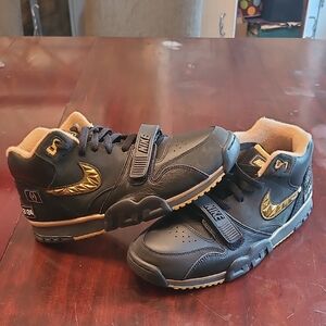 Nike Air Trainer 1 College Football Playoff Edition.  Black/gold Size 8.5 Men's.